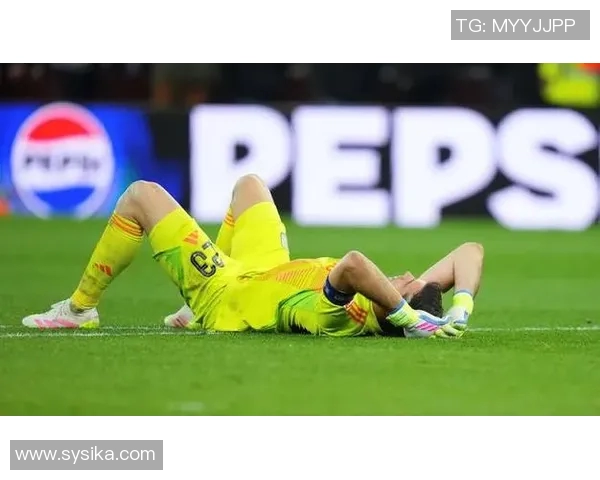 足球明星在赛场失误后的深刻自责瞬间高清图片集锦